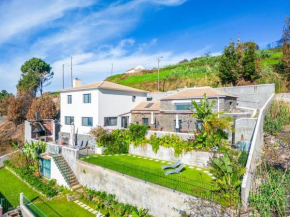 Panoramablick - 3-Bett Villa mit Sonnenterrassen & Hot-Tub